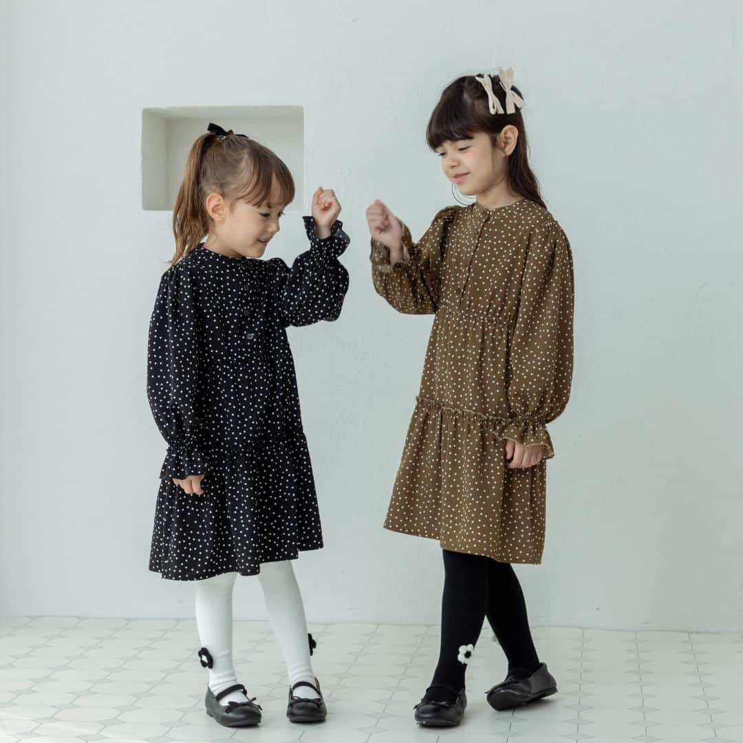 coucou manon フォトイベントをする子供服ブランドさんのインスタグラム写真 - (coucou manon フォトイベントをする子供服ブランドInstagram)「＼明日【12/8(金)12時から】発売✨／ New Items🌼みんなはどのアイテムを狙ってる？ コメント欄に「番号」で教えてね📝  ⏰【12/8(金)12:00〜】はゾゾタウンをチェックしてね👀 - - - - - - - - - - - - - - - - - - - - - - - - - - - - - - - - 質問や感想はコメントにてお待ちしております💫 📍気になる投稿は「保存」を押してね📍  #ペアマノン #pairmanon #キッズ #キッズ服 #子供 #子ども #子供服 #子ども服 #こども #こども服 #キッズファッション #女の子キッズ #男の子キッズ #女の子コーデ #男の子コーデ #クリスマスコーデ #新作アイテム #秋冬コーデ #お出かけコーデ #リンクコーデ #おでかけ #ZOZO #ZOZO購入品 #ペアマノン購入品 #ZOZOTOWN #ゾゾ #キッズタイツ #キッズワンピ #キッズベスト」12月7日 20時00分 - pairmanon