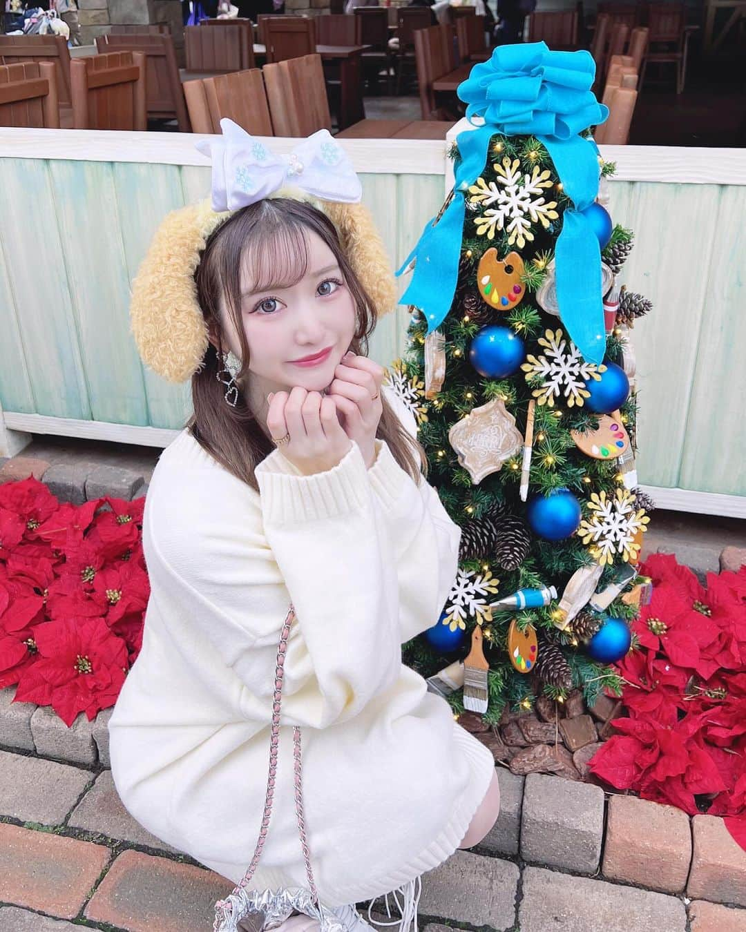 あいにゃんのインスタグラム：「推し活みたいな色んな色のクリスマスツリーがディズニーシーにあったよ😳🎄🩵  ︎︎ ︎︎︎ ︎︎︎ ︎  ︎︎  ピーカムの化粧水使ってから肌の調子がいい感じで嬉しいᜊᐡ⸝⸝ᴗ ̫ ᴗ⸝⸝ᐡᜊ  韓国のあのオーブヤングで1位らしく信頼大だよね😳  Qoo10でもゲットできるのでぜひ使ってみてね🪄✨ https://www.qoo10.jp/shop/PCALM_official ︎︎︎  * *︎︎︎ ︎ #pcalm #ピーカム #韓国コスメ #韓国スキンケア #スキンケア  #トラブル肌  #敏感肌 #ニキビ肌 #化粧水 #韓国人気コスメ  #化粧水 #トナー #オリーブヤング #リピ確定 #Qoo10 #PR #広告」