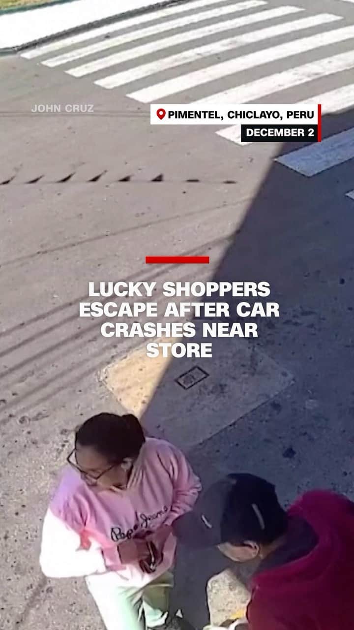 CNNのインスタグラム：「Dramatic video captured a lucky escape by shoppers after vehicles crashed near a shop front in Chiclayo, Peru.   CCTV footage from the affected business showed the moment of the crash, with one woman outside the store avoiding a direct hit thanks to a street pole, which likely saved the lives of some.」