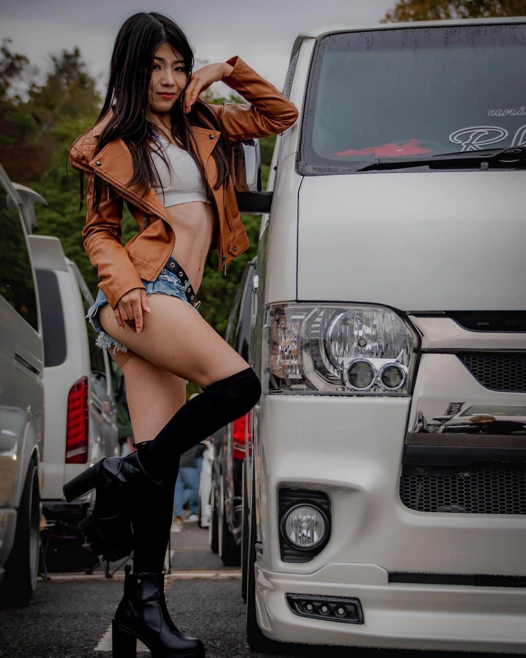 Ruriのインスタグラム：「. 📷&🚘 @hiace_9900 さん✨ . 楽しすぎたフリPaPa杯💓 そして楽しすぎたハイエースの方々❤️ キャンギャルさせてくださりありがとうございます😊❤️ またお話ししたーい＼(^o^)／ . . #hiace #ハイエース #toyota #トヨタ #車好き #カスタムカー #カスタム #jdm #フリPaPa杯 #フリpapa杯秋祭り #フリpapa #キャンギャル #車横モデル #セクシーカーガールズ #ニーハイ #筋トレ女子 #japanesegirl #japanesecars #撮影依頼受付中 #出演依頼受付中 #ご依頼はdmにて」