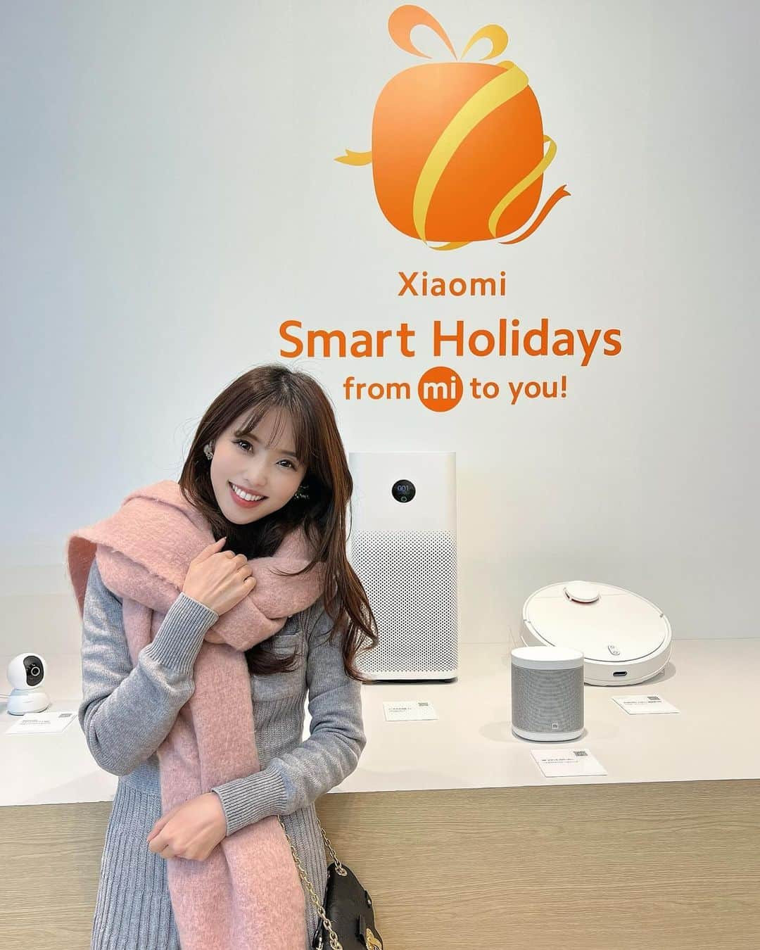 垰智子さんのインスタグラム写真 - (垰智子Instagram)「@xiaomijapan 初の体験型ポップアップ 『Xiaomi Smart Holidays from “mi”to you!』のイベントに 行って来たよ🎄 . Xiaomoは、中国の総合家電メーカーでウェアラブルバンド市場全体では、世界第2位のシェアのブランド📱✨ . 会場にはたくさんのシャオミ製品が並んでいて、 中でも2023年12月上旬以降発売予定の最新スマホ「Xiaomi 13Tシリーズ」のお試しが出来たり、セルフシューティングで、 フォトジェニックな写真撮影が出来るセルフフォトスタジオが あったりと楽しめるコンテンツが盛りだくさん💛🧡 . イベント期間中の以下日程ではXiaomoサンタに会えるから ぜひ会いに行ってみて🎅 12/9,10,16日 12:00-/14:00-/16:00- . . . #PR #xiaomi #シャオミ #シャオミポップアップ #スマートホリデー #ガジェット #smartphone #家電 #渋谷」12月7日 20時04分 - taotao_tomo