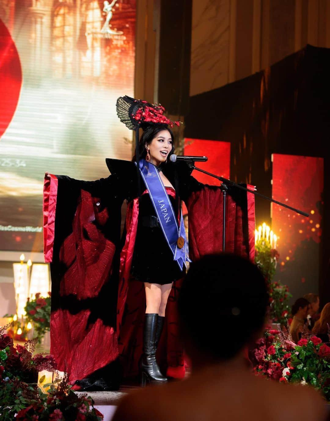 絹野志朋さんのインスタグラム写真 - (絹野志朋Instagram)「🇯🇵 Japan National Costume👘❤️  I was wearing a Japanese kimono silhouette costume like a black butterfly🦋🖤  There are two remarkable features, one is a handwritten calligraphy on the inside, and the other is beautiful back side with goldfishes swimming upwards gracefully.  日本の着物からインスピレーションを得たシルエットに、蝶のような美しいおびれ、優雅に泳ぐ日本の金魚が１つ１つ手作業で描かれています。素晴らしいナショナルコスチュームを着る機会を頂けたこと、心から感謝致します。  Special thanks. @erina_hanawa_japan   Designer. @fumikadualk @dualk__official   ＿＿＿＿＿＿＿＿＿＿＿＿＿＿＿＿＿＿＿＿＿＿＿＿  🇲🇾Nov 15th ~ Dec 5th Road For @misscosmoworld   National account @misscosmoworldjapan  Organizer @japan_beauty_ambassador  National director @aya_kiyota   #MissCosmoWorld #MissCosmoWorld2023 #MissCosmoWorldJapan #BeautyPageants @missosologyjapan @missosology_org」12月7日 20時15分 - shihok0414