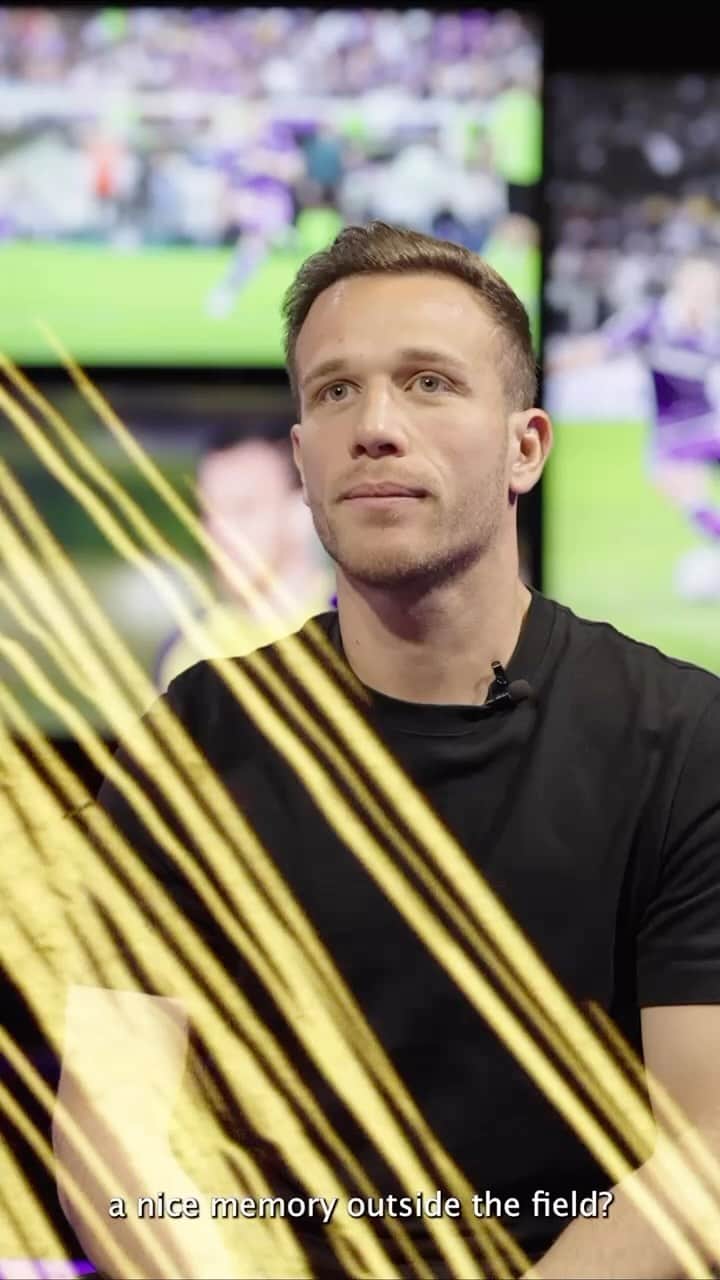 ダンテ・ボンフィム・コスタ・サントスのインスタグラム：「Just a little part of the ping pong made with the incredible @arthurhmelo 🫶🏽 share with us your answers ⚽️」