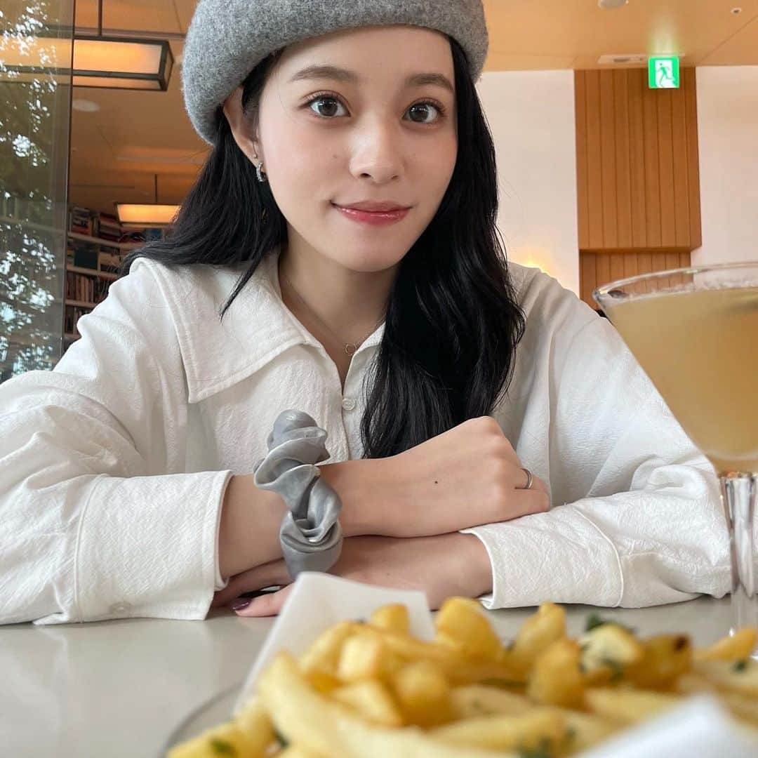 猪子れいあさんのインスタグラム写真 - (猪子れいあInstagram)「パンケーキ好きには食べて欲しい💭🥺 だいすきなリコッタパンケーキ🥞🍯🍴💭  billsのリコッタパンケーキが大好きで、北海道にはお店がないから東京来た際に毎回billsに寄ってます🤤🤍  お料理も店内も映えるし、落ち着いた雰囲気で1人でも入りやすいのがいいところ🙆🏻‍♀️♡  - - - - - - - - - - - - - - - - -  📍 bills東急プラザ表参道原宿  〒150-0001  東京都渋谷区神宮前４丁目３０−３ 東急プラザ 表参道原宿 7F  営業時間 08:30~22:00  - - - - - - - - - - - - - - - - -    #東京パンケーキ #東京カフェ巡り  #東京カフェ部  #東京駅グルメ  #東京観光  #パンケーキ巡り  #パンケーキカフェ  #パンケーキ部  #カフェ巡り  #映えスイーツ  #映えカフェ #映えカフェ  #原宿カフェ  #原宿グルメ  #原宿ランチ  #表参道カフェ  #表参道ランチ  #表参道グルメ  #表参道ディナー  #instagood  #japangirl #japantravel #japanfood #japan🇯🇵」12月7日 20時09分 - inoko_reia