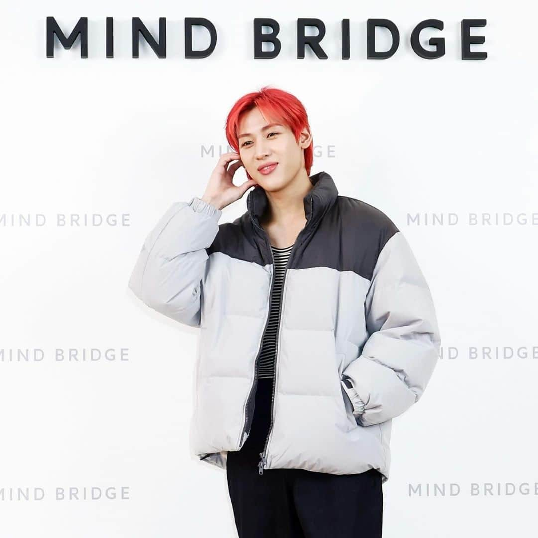 BamBam さんのインスタグラム写真 - (BamBam Instagram)「@mindbridge_kr ❤️🖤🤍」12月7日 20時09分 - bambam1a