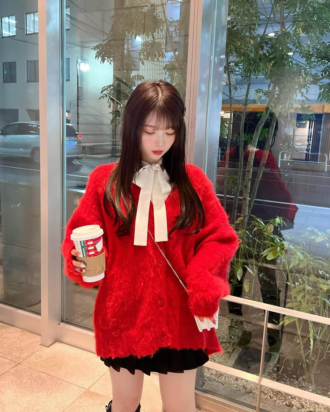 中山恵美生さんのインスタグラム写真 - (中山恵美生Instagram)「赤が着たくなる季節🎅🎁」12月7日 20時13分 - emiu0624