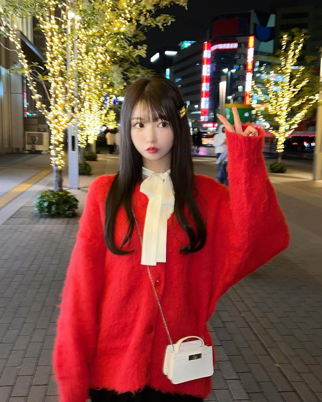 中山恵美生さんのインスタグラム写真 - (中山恵美生Instagram)「赤が着たくなる季節🎅🎁」12月7日 20時13分 - emiu0624
