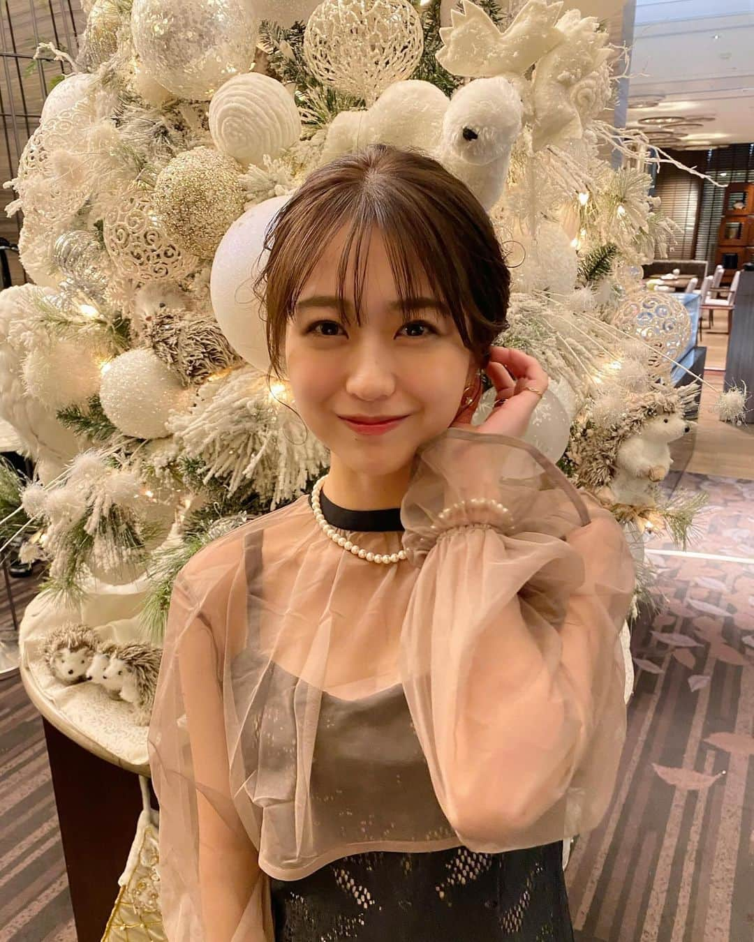 篠崎彩奈さんのインスタグラム写真 - (篠崎彩奈Instagram)「ドレス新調しました👗❤︎  髪は @yoship1013 さんに ヘアセットしていただきました🥹✨  (慣れないヒールとドレスでレースのスカートを踏んで破いてしまったことは秘密です泣)  #お呼ばれヘア #お呼ばれコーデ  #結婚式ヘアアレンジ  #ヘアセット #ヘアアレンジ #結婚式コーデ #ドレス」12月7日 20時13分 - ayana.s_official