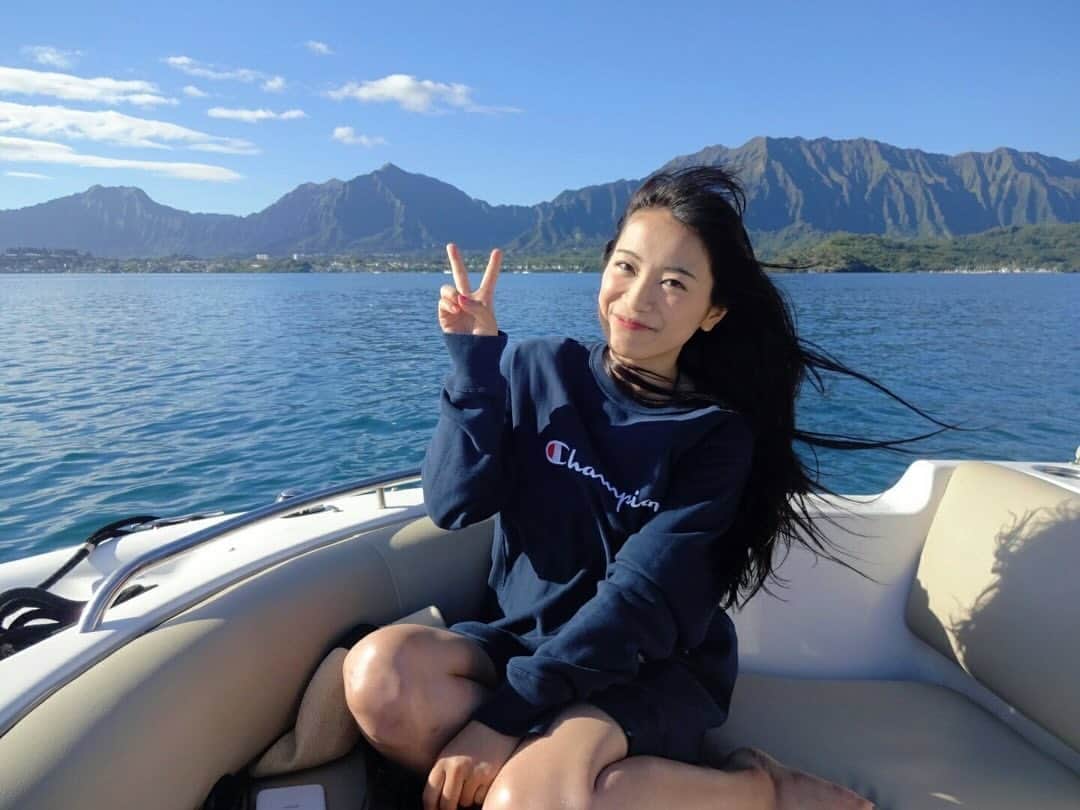 miwaのインスタグラム：「ハワイに行った時の写真見つけた🌺 「Mahalo」聴いてね〜🌈  #miwa_Mahalo」
