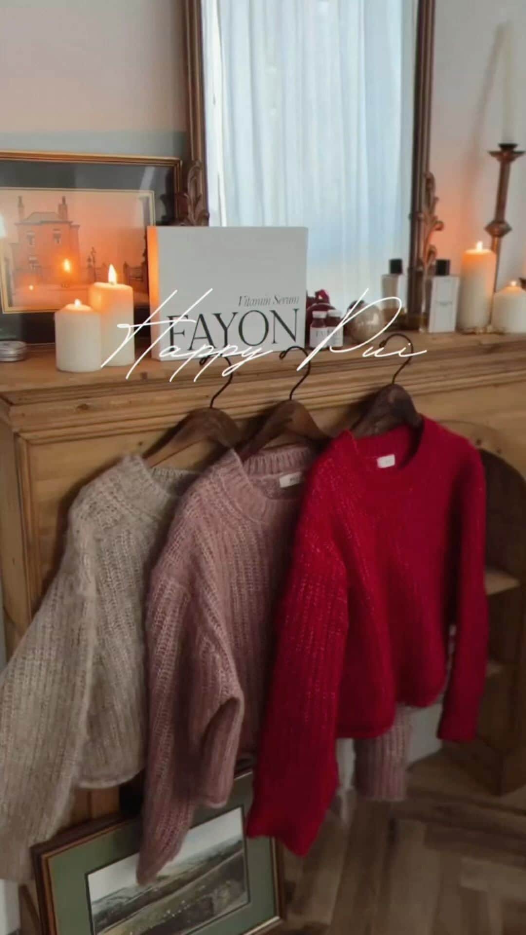 puinpiのインスタグラム：「HOLIDAY SET 🎅  新作のMOFU KNIT と FAYONのビタミン美容液1箱をセットにしたホリデーキャンペーンを開催します🎄  お洋服と美容液をセットにした訳は、  女の子は毎日長い時間鏡の前で自分を見つめる時間があって、 その時の自分を見て悲しくなったり、ハッピーになったりする毎日だと思います。  お肌の調子が良くなくて、 お洋服着てもしっくりこなかったり。。。  お肌とお洋服は密接な関係にあって、 自分のコンディション（お肌も）が良い時に着るお洋服は何倍も自分の気持ちを高めてくれます。  肌を柔らかくみせてくれる、もふもふの質感のニットと あらゆる肌悩みに寄り添ってくれる、ビタミン美容液。  きっとあなたの強い味方になってくれるはず。  そんな気持ちを込めて、私達だからこそできる お洋服と美容液のホリデーセットを作りました。  FAYONのビタミン美容液は、1箱17900yen、ニット9500yenで27400yenですが、  今回のセットは、ニットとビタミン美容液で21000yen。  数に限りがございますので、是非お早めに🎄  2023/12/09 PM21:00 release  #Pui#Puishop#FAYON #クリスマス#クリスマスプレゼント #ニット#ビタミン美容液」