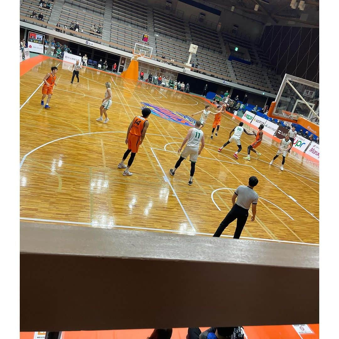 RIONさんのインスタグラム写真 - (RIONInstagram)「先日、レノサポ仲間さんに誘って頂きまして🧡  #エヴァンゲリオン の #ロンギヌスの槍 を見に #ときわ公園 に行ってきました💨  ずっとやってみたかったやつ！笑 思ってたよりも難しくて手こずる私、、🤣笑 すんごいアングルや笑  その後は、初！#バスケ 観戦🏀 1列目で見たんやけど、選手が飛び込んできそうで体が仰け反ってました笑 迫力満点！！！ 新たな感動に、また応援に行きたいと思ってます✊🏻❤️‍🔥  その後は、、？明日の投稿で✌🏻 . . #山口パッツファイブ #バスケットボール #basketball #ときわ公園 #エヴァンゲリオン  #拡散希望RTお願いします #拡散希望RT #RION  #音大生　 #エレクトーン  #hikari  #音楽ユニット　 #Libraryconcert #山口県 #徳山駅 #周南市  #徳山駅前図書館　 #山口タレント図鑑　 #シンガーソングライター　 #弾き語り  #フォローお願いします  #レノファ #renofa #レノサポ」12月7日 20時22分 - hikaririon