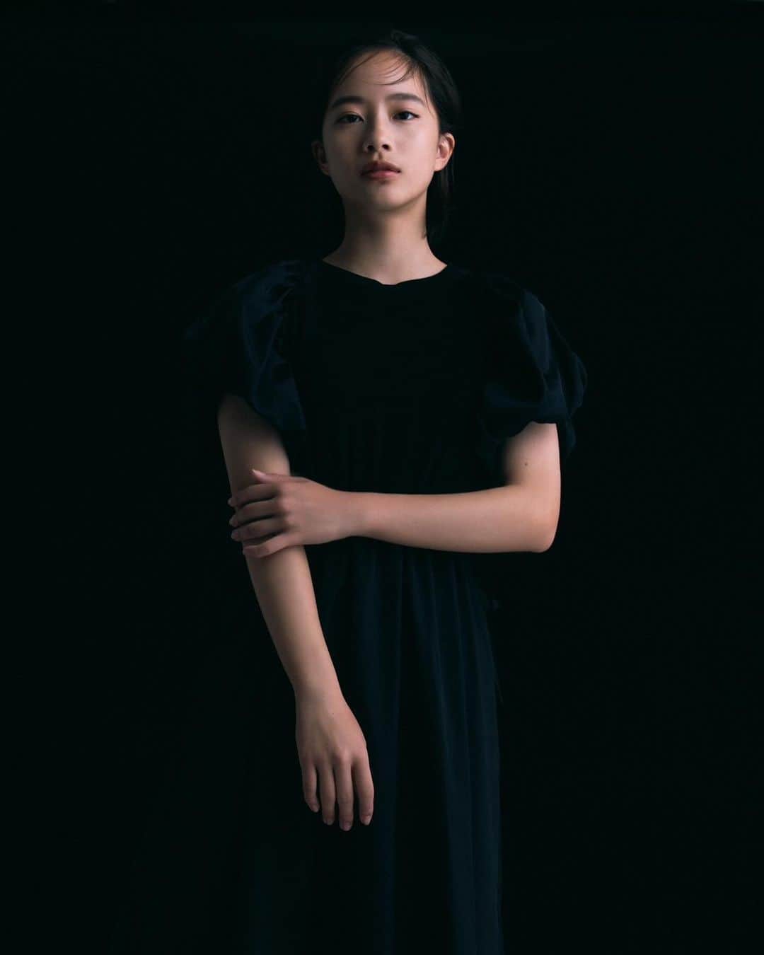 池端杏慈さんのインスタグラム写真 - (池端杏慈Instagram)「︎︎  GENIC 1月号 本日発売です🥤 酒井貴弘さんに撮っていただいた写真が掲載されています。  等身大の自分を撮っていただけたと思います！ ぜひお手に取っていただけると嬉しいです。  #genic_mag#genic #酒井貴弘 さん #池端杏慈」12月7日 20時28分 - lespros_anji