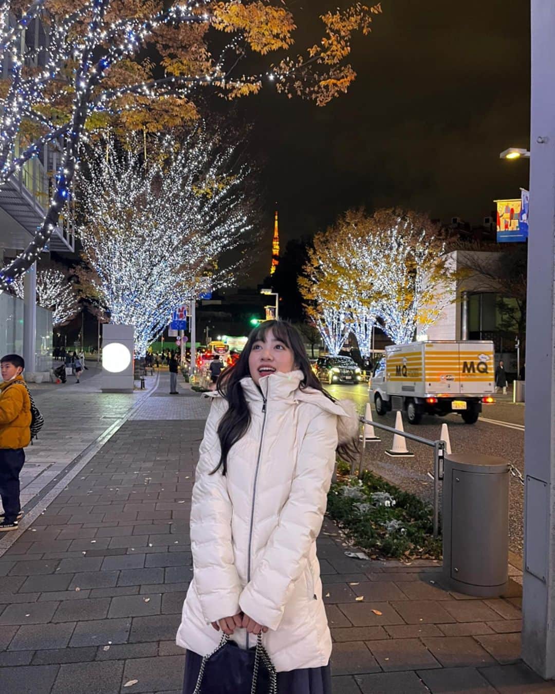 中嶋桃花さんのインスタグラム写真 - (中嶋桃花Instagram)「六本木のイルミネーション本当綺麗で、東京タワーも見えて歩いてるだけで楽しかった！！🩷  この日のtiktokも載せたんだけどもう見てくれたかなー？🥺 フィルムカメラでも撮ったから @apr29_cam に載せるね✨  #イルミネーション #六本木イルミネーション #けやき坂イルミネーション」12月7日 20時31分 - momoka_nakajima