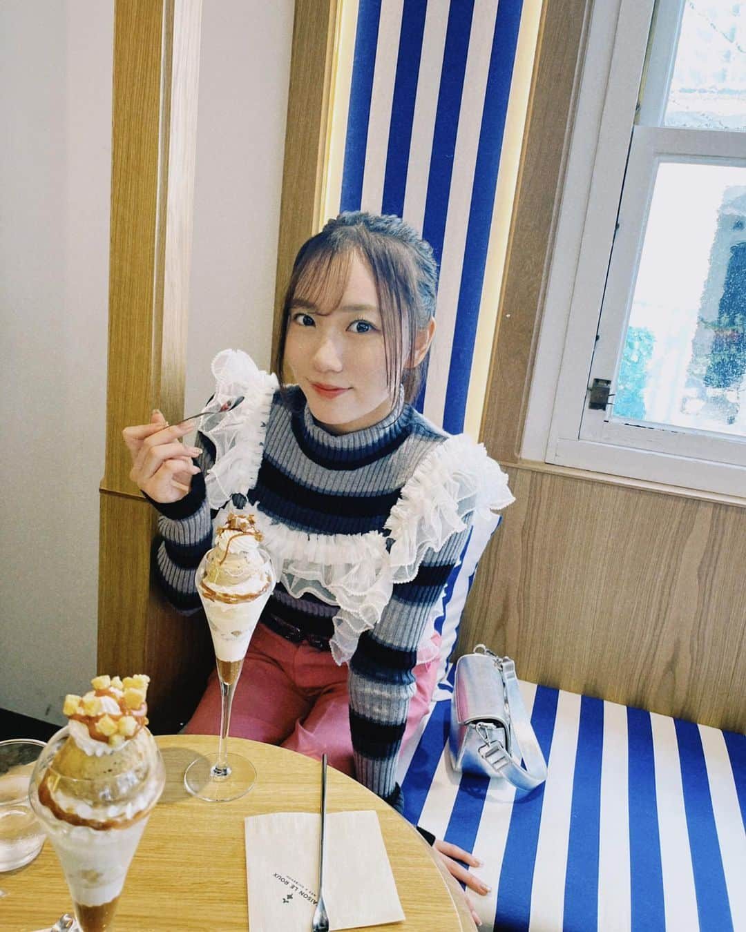 眞鍋杏樹さんのインスタグラム写真 - (眞鍋杏樹Instagram)「神戸のカフェ♡🍫 【#anjumode 】  #神戸 #神戸カフェ #maisonleroux #fyp #ootd #02 #02년생 #nmb48」12月7日 20時41分 - 10th_anjune