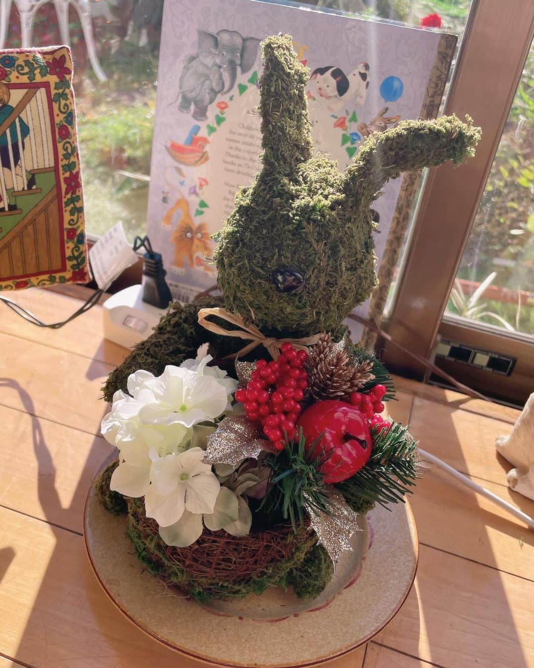 愛野えりさんのインスタグラム写真 - (愛野えりInstagram)「. 𝑈𝑠𝑎𝑔𝑖 𝑇𝑒𝑎 𝐺𝑎𝑟𝑑𝑒𝑛 .. 🫖🐇🤍 ✼••┈┈••✼••┈┈••✼••┈┈••✼  ずっと行きたかった うさぎティーガーデンさんへ (@tae_giulietta )🐇🤍  別珍コーデで行ってきました♡♡♡  可愛い世界が広がってた〜！！  お友達と クリスマスの アフタヌーンティーを いただきました🍽️🏹🎄🧸  お食事はもちろん、飾ってある雑貨も手作りだったり 輸入雑貨もたくさんで 目が足りなかった〜🎄  お気に入りのお写真たくさんあるのでいっぱいアップします♡  ✼••┈┈••✼••┈┈••✼••┈┈••✼  #ロリィタ #ロリータ  #eglcommunity  #oldschoollolita #eglfashion #classiclolitafashion  #ロリータファッション #ロリィタファッション #oldschool  #ロリータコーデ  #jfashion #lolitafashion #lolitafashioncommunity #kawaiifashion #lolitadress #lolitagirl #クラロリ　#クラシカルロリータ #クラシカルロリィタ #ロリータコーデ　#うさぎティーガーデン　#浦安カフェ　#浦安カフェ巡り　#babythestarsshinebright」12月7日 20時38分 - ainoeri