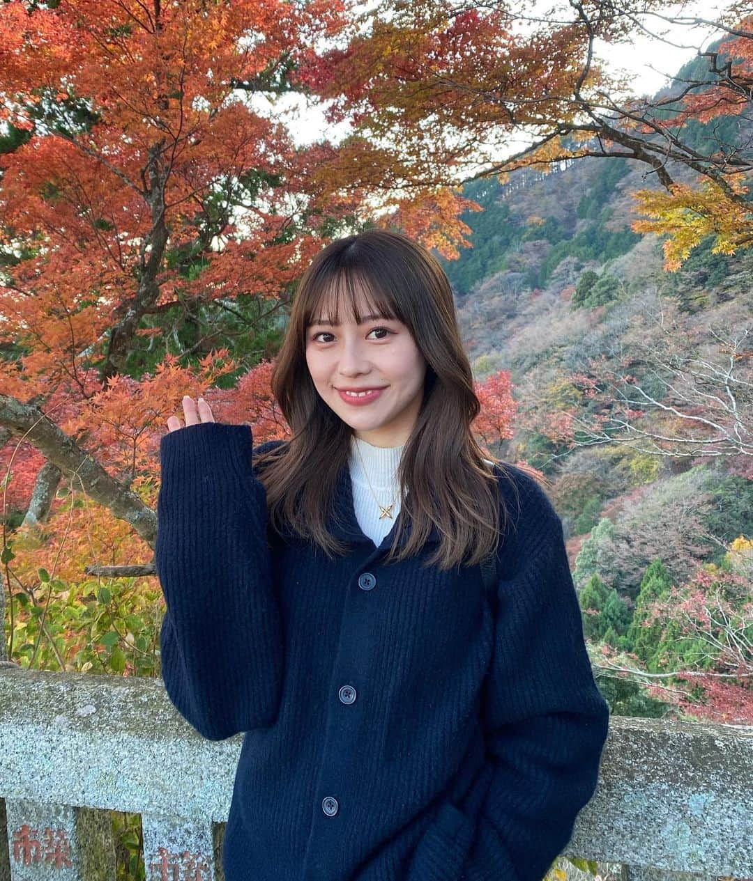 潘佳伊さんのインスタグラム写真 - (潘佳伊Instagram)「先週末は大山の阿夫利神社へ⛩️⛰️ 頂上までは行かなかったけど想像以上に絶景すぎて感動🥹  紅葉も綺麗だった〜🍁  #紅葉 #紅葉スポット #大山阿夫利神社 #阿夫利神社 #大山 #伊勢原 #伊勢原グルメ #登山 #茶寮石尊」12月7日 20時39分 - hankaichan