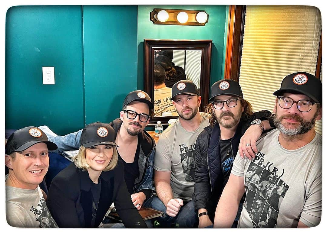 リチャード・スペイト Jrのインスタグラム：「Heck of a tour, my PBJ(r.) pals. Next time, we won’t just have @enjoyelmar hats with us, we’ll have BOTTLES! I stand in musical awe of @officialbrianab @billy.moran @paulcarella @haydenleemusic & @jasonmannsmusic. Fantastic experience, stem to stern (even watching “Speed 2” couldn’t ruin it 🤠🛥️). Until next time…」