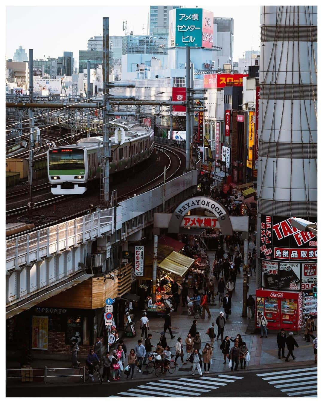 Takashi Yasuiさんのインスタグラム写真 - (Takashi YasuiInstagram)「Tokyo 🍬 January 2018  📕My photo book - worldwide shipping daily - 🖥 Lightroom presets ▶▶Link in bio  #USETSU #USETSUpresets #TakashiYasui #SPiCollective #filmic_streets #ASPfeatures #photocinematica #STREETGRAMMERS #street_storytelling #bcncollective #ifyouleave #sublimestreet #streetfinder #timeless_streets #MadeWithLightroom #worldviewmag #hellofrom #reco_ig」12月7日 20時44分 - _tuck4