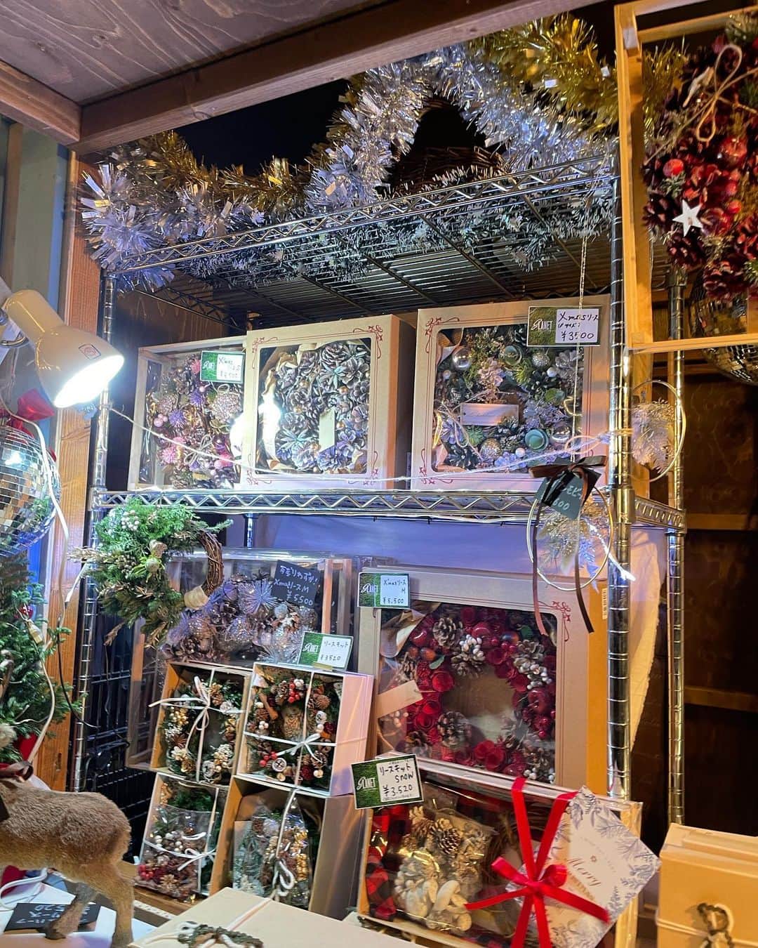 大枝晴大さんのインスタグラム写真 - (大枝晴大Instagram)「クリスマスネイルした🌲⛄️  今までネイルしてきて一番お気に入りのデザインです。。🫶🏻 @nail._.yui_ いつもありがとうございます。  ネイル見るたびにクリスマス感じてえぐい幸せ溢れます。。  クリスマスマーケットは横浜の行ってきたんだけどツリーがデカくて可愛かった。。 入場料も300円で安くて良かった。 夜は入場するのに時間かかるから夕方くらいに行ったほうがいいかも！  追記 クリスマス予定ないです。  #大枝晴大」12月7日 20時45分 - haruto._.ooeda
