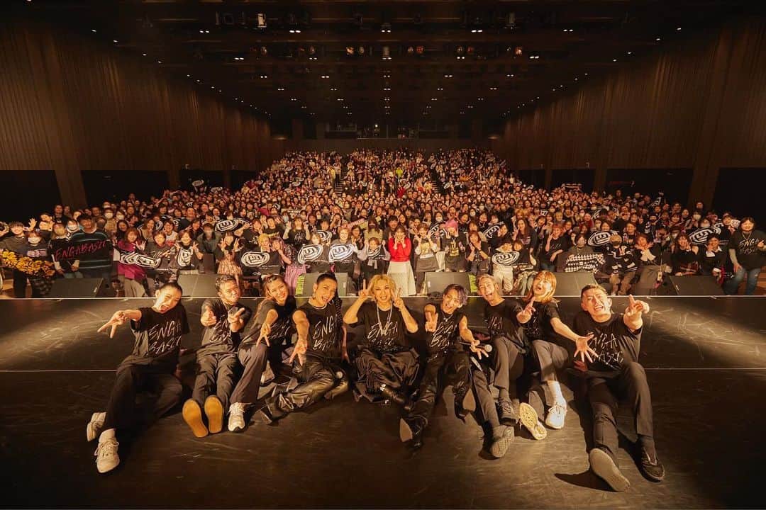 HIDEKiSMさんのインスタグラム写真 - (HIDEKiSMInstagram)「ENVii GABRIELLA LIVE 2023 ENGABASIC Premium Edition 2023年12月2日（土）　 日本橋三井ホール  この写真載せないと始まらないわよね。  短期間で振りを覚えてくれたダンサーズ。 私達を信じて日本橋三井ホールという大きな会場での開催を決めてくれた運営陣。 ステージを華やかに彩ってくれたスタッフ陣。 師走のお忙しい中で集まってくださったGAViiのみんな。 生配信をご視聴してくださった全ての皆様に感謝して。  公演のアーカイブのご視聴は12/9(土)19:00まで👠  観てね💋  #ENGABASIC #ENViiGABRIELLA #Takassy #HIDEKiSM #Kamus #エンガブ  #ENGAB #ENGA部 #エンガ部 #GAVii」12月7日 20時53分 - hidekism