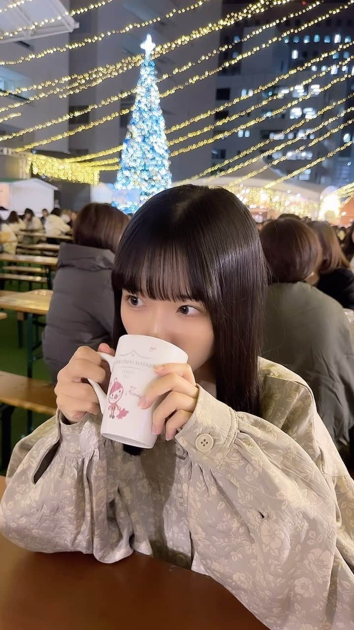 高雄さやかのインスタグラム：「☕️  ホットチョコレート- ̗̀☾ ̖́-   #クリスマスマーケット   なんか🩷つけてみた」