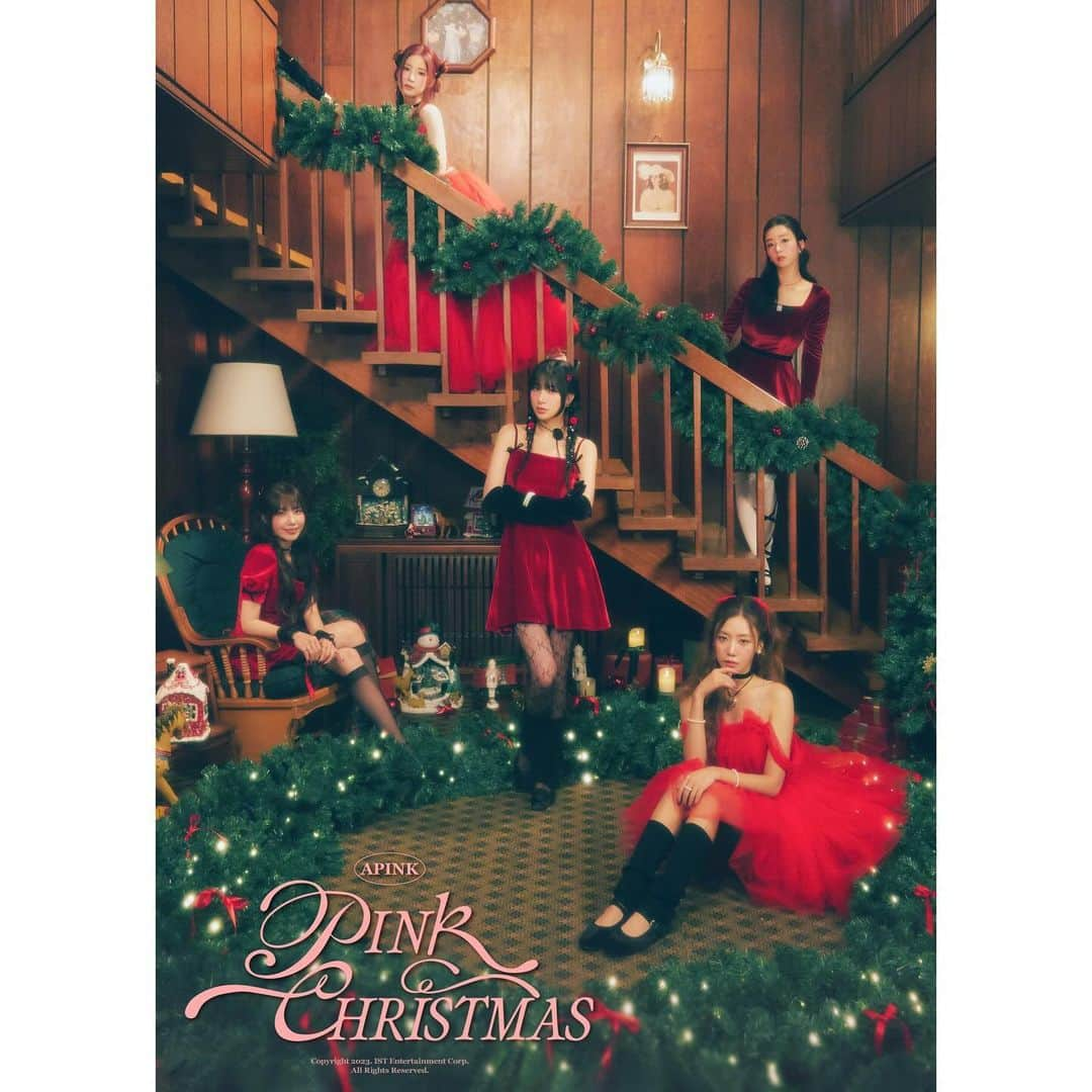 Apinkさんのインスタグラム写真 - (ApinkInstagram)「[#에이핑크] Apink X-mas Season Song  [PINK CHRISTMAS] Concept Photo #Apink  🎄 2023.12.11 6PM (KST)   #PINK_CHRISTMAS」12月7日 21時01分 - official.apink2011