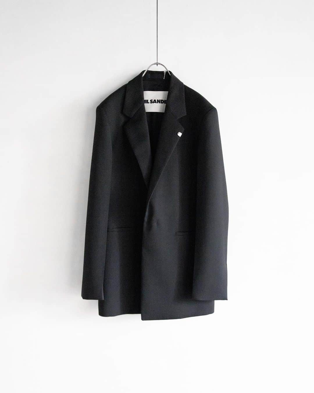 のインスタグラム：「〈JIL SANDER〉  52-07-35-07001 / ¥339,900 (tax in) SIZE: 44,46  ［取り扱い店舗］ 表参道ヒルズ店 名古屋ラシック店  #jilsander #fw23 #edition_jp #tomorrowland_jp」