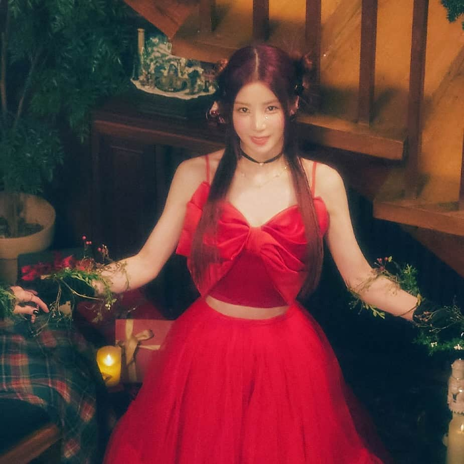 Apinkのインスタグラム：「[#에이핑크] Apink X-mas Season Song  [PINK CHRISTMAS] Concept Photo #Apink  🎄 2023.12.11 6PM (KST)   #PINK_CHRISTMAS」