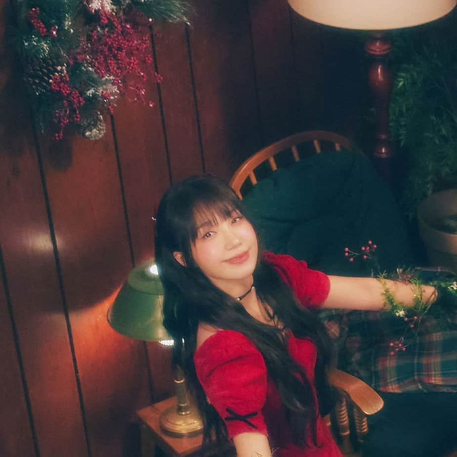 Apinkさんのインスタグラム写真 - (ApinkInstagram)「[#에이핑크] Apink X-mas Season Song  [PINK CHRISTMAS] Concept Photo #Apink  🎄 2023.12.11 6PM (KST)   #PINK_CHRISTMAS」12月7日 21時02分 - official.apink2011