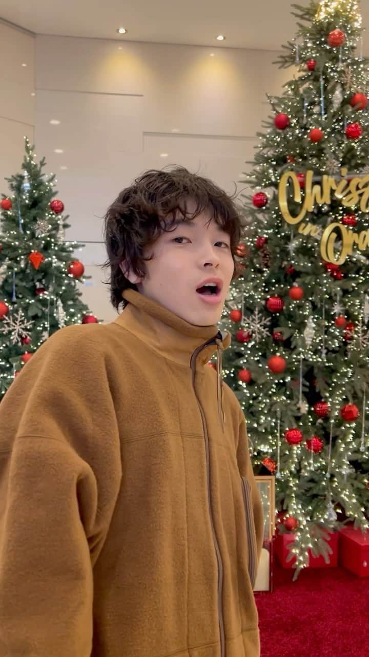 imaseのインスタグラム：「ワクワクする季節ですね🤭🎄 #imase #ヒロイン」