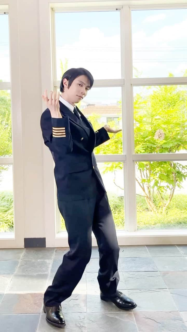 ANAのインスタグラム：「Anime dance! - Yuzuru Hanyu  #allnipponairways #羽生結弦 #HANYUYUZURU #yuzu #yuzuruhanyu #hanyuyuzuru #羽生结弦 #하뉴유즈루 #figureskating #figureskater #パイロット #pilot #animedance #アニメダンス #HappyBirthday」