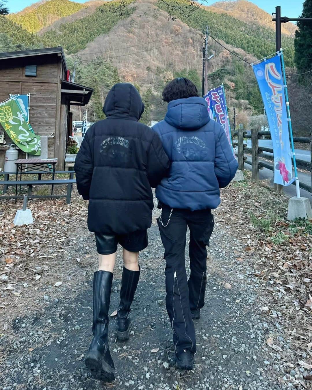 齋藤天晴さんのインスタグラム写真 - (齋藤天晴Instagram)「自然大満喫🫶  2人とも自然Loverなので 空気が澄んでる大自然落ち着きますっ‼︎  今年っぽい首元にボリュームのあるパファージャケット スーパーお気に入りっ‼︎  次はクリスマスマーケット🌲 行きたいネっ‼︎  #群馬観光#四万甌穴#自然が好き#冬コーデ#ダウンジャケット#冬服 #カップルコーデ#夫婦の日常#ドライブスポット#夫婦デート  #feedwear#ootd #ootdfashion #outfitoftheday #outfitinspo #styleinspo #fashioninspo #streetstyle #dailyfashion #lookoftheday #trend #viral #dailyfashion ##streetwear」12月7日 21時25分 - ten__sei