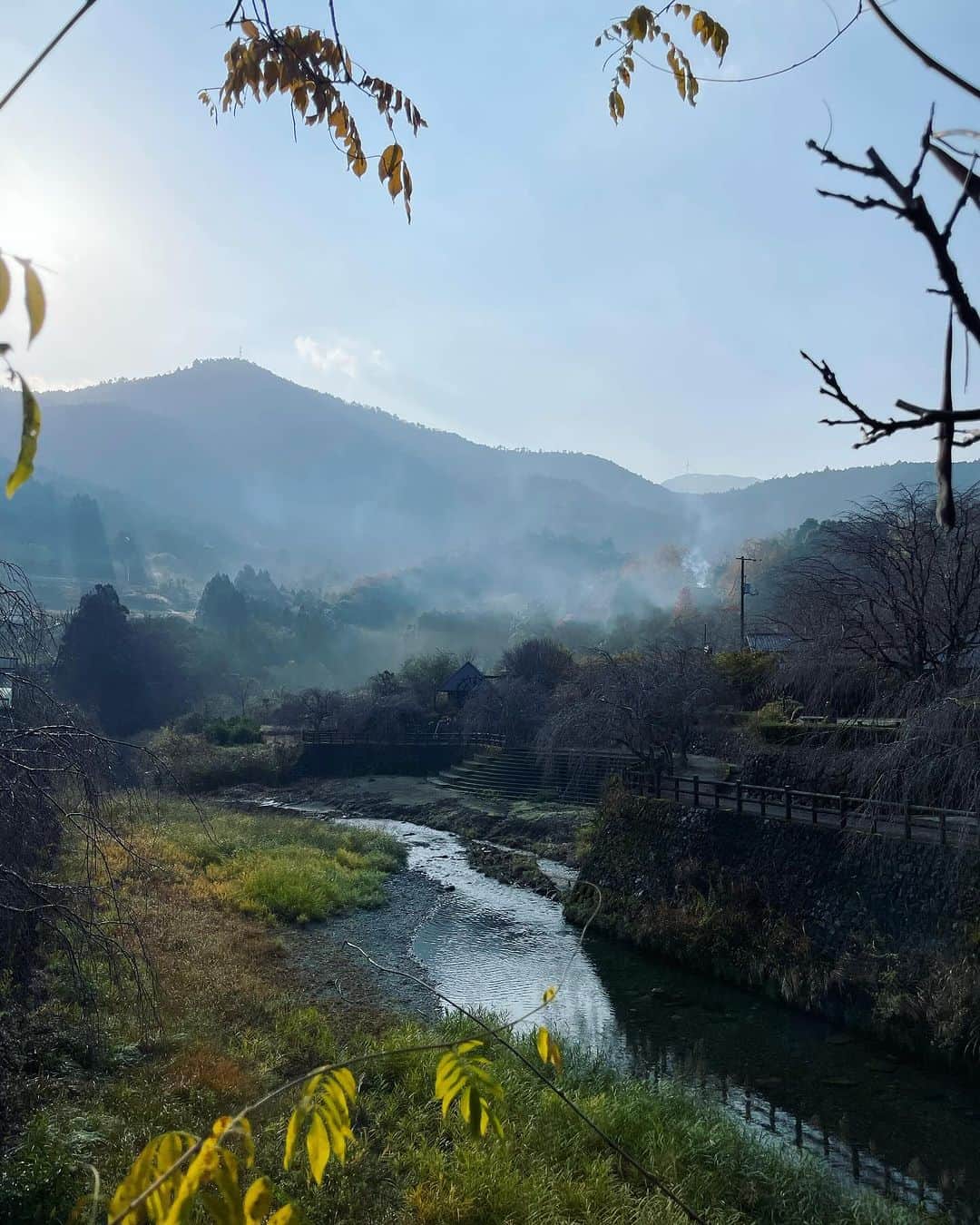 白木夏子のインスタグラム：「これ以上ないほど美しい里山の風景。 温泉もあり、食事も美味しく最高の滞在でした♨️  #神山 #神山まるごと高専 #徳島 #Tokushima #里山 #日本の美しい風景」