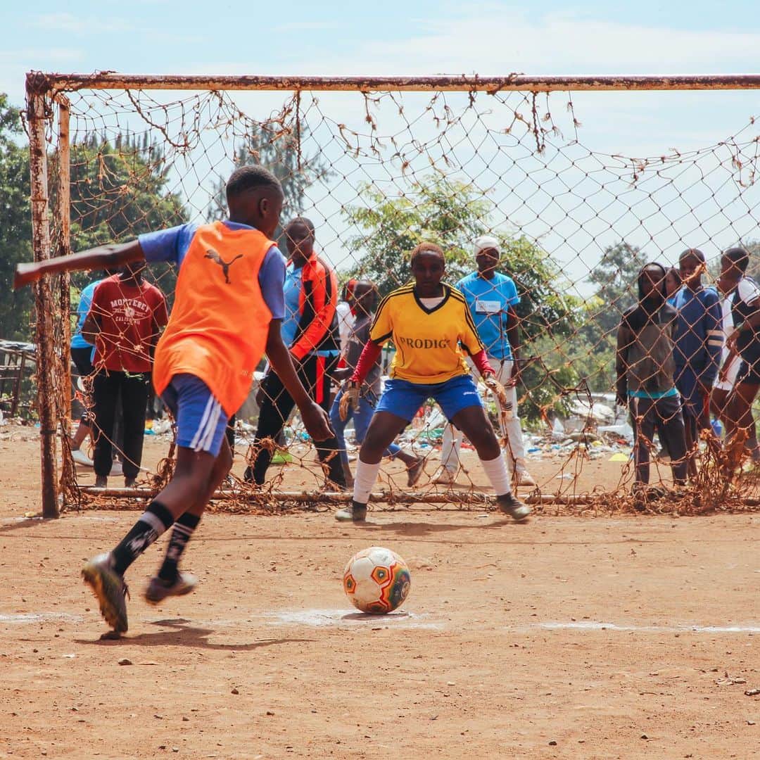 マンチェスター・シティFCさんのインスタグラム写真 - (マンチェスター・シティFCInstagram)「@xylem_inc Young Leaders in Nairobi have been taking part in football and water education training with our @citcmancity coaches! 🇰🇪⚽️」12月7日 21時22分 - mancity