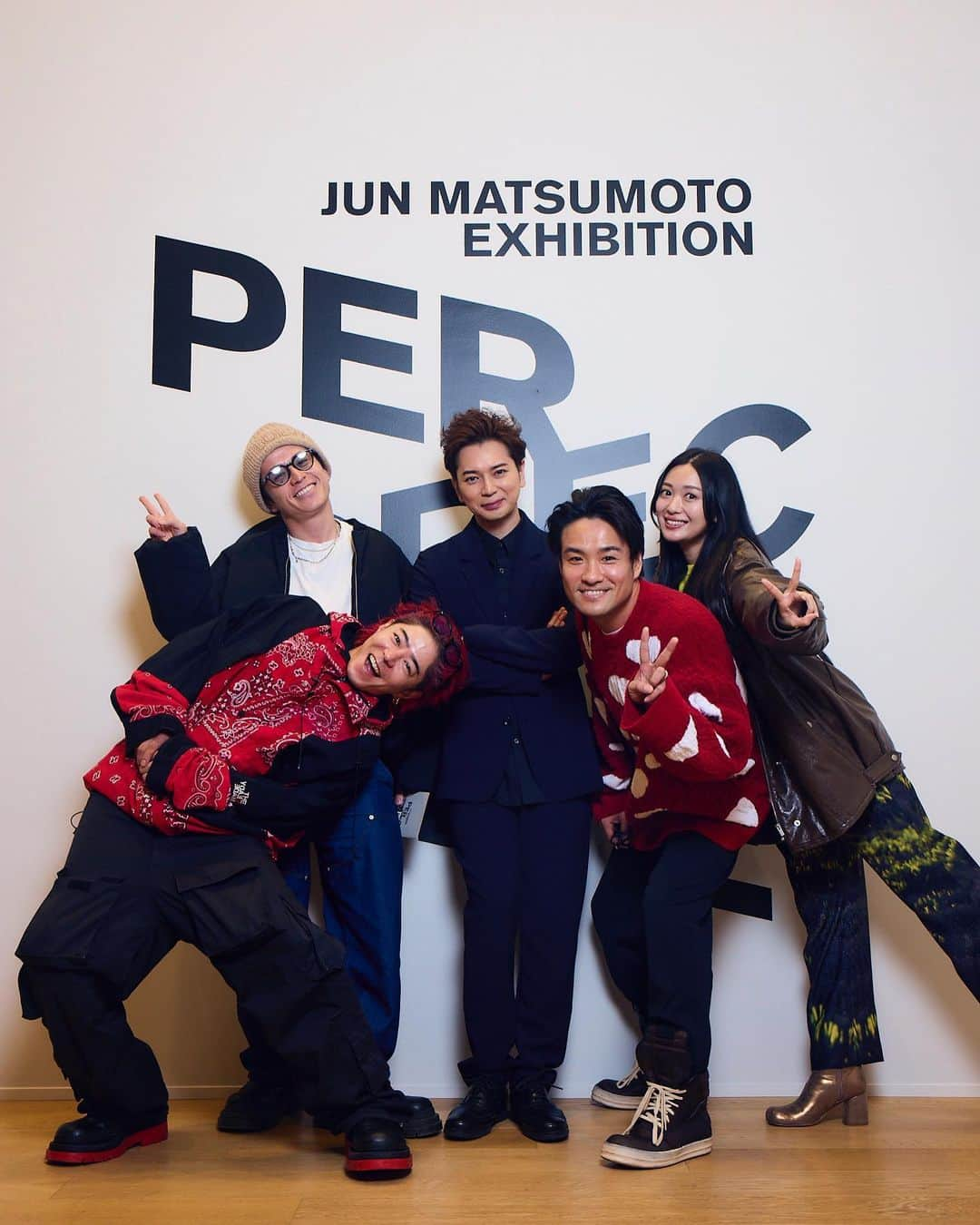 北原里英のインスタグラム：「JUN MATSUMOTO EXHIBITION 『PERSPECTIVE -時をつなぐ眼差し-』 お邪魔させていただきました☺️  展示を『体験』するーーー まさに体験、でした。 目で見るだけではなく、こだわりの詰まった空間に身体を預けるような新しい展示方法がとても面白くて、刺激をいただきました😳  2023.12.08〜2024.01.21まで 六本木ミュージアムにて開催されています。  クリエイティブすぎる松本さん…！ 本当に改めて尊敬します。 今日も登場からすごいかっこよかったです💎  @jun.matsumoto_ieyasu   #松本潤perspective展」