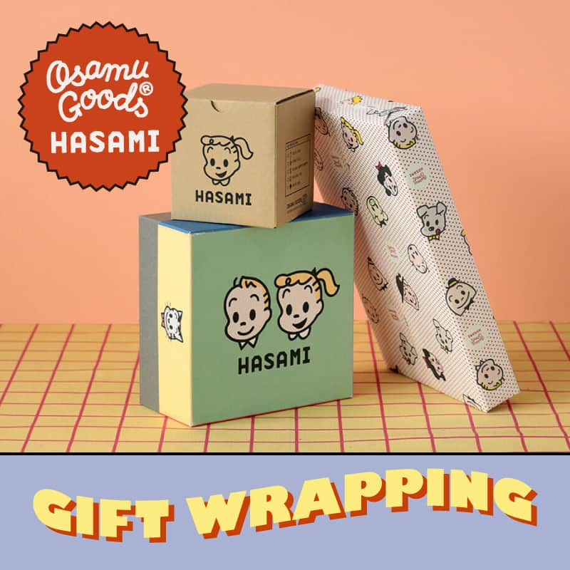 有限会社マルヒロのインスタグラム：「【 12/15 10:00~発売 】HASAMI × OSAMU GOODS　  🎄🎄🎄🎄🎄🎄🎄🎄🎄 今回のコラボ商品には全てオリジナルの包装がついています。 アイテムごとに異なるキャラクターが印刷されたBOXや、ポップなカラーのギフトボックスなどかわいいデザインになっています。 HASAMI×OSAMU GOODSの商品を購入すると選択できる、オリジナルのラッピングペーパーは赤いドットに全キャラクターが散りばめられたレトロなデザイン。枚数に限りがあり、なくなり次第終了するのでお見逃しなく！ 🎄🎄🎄🎄🎄🎄🎄🎄🎄  🎀発売日　 2023年12月15日（金）10：00〜 🎀展開店舗 マルヒロ直営店 HIROPPA　 https://hiroppa.hasamiyaki.jp/ マルヒロ公式オンランショップ　https://store.hasamiyaki.jp/blog/art/16545/ ※一部商品について2023年12月16日からみやざきアートセンターにて開催される『原田治 展「かわいい」の発見Osamu Harada: Finding “KAWAII”』にて販売。 🎀ラインナップ ブロックマグ ビッグ、プレートミニ、プレートミニ5枚セット、プレート、オーバルプレート、プレートビッグ  🎄🎄🎄🎄🎄🎄🎄🎄🎄  #osamugoods #hasami #maruhiro #原田治 #オサムグッズ #マルヒロ #波佐見焼 #波佐見焼き #かわいい #kawaii #マルヒロオンラインショップ #マルヒロオンライン限定」