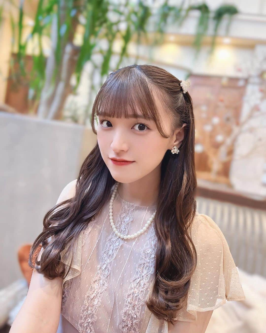 茉城奈那のインスタグラム：「従姉妹の結婚式に参列した時のお洋服だよ👗 ⁡ お嬢様感、、？いつもと違うましろ〜！！ ⁡ ⁡ ⁡ ⁡ ⁡ ⁡ ⁡ #アイドル #地下アイドル #idol #ınstagood #ヘアアレンジ #ハーフツイン #ツインテールアレンジ #ピンクブラウン #ブラウンカラー #グレージュ #結婚式コーデ #お呼ばれコーデ」