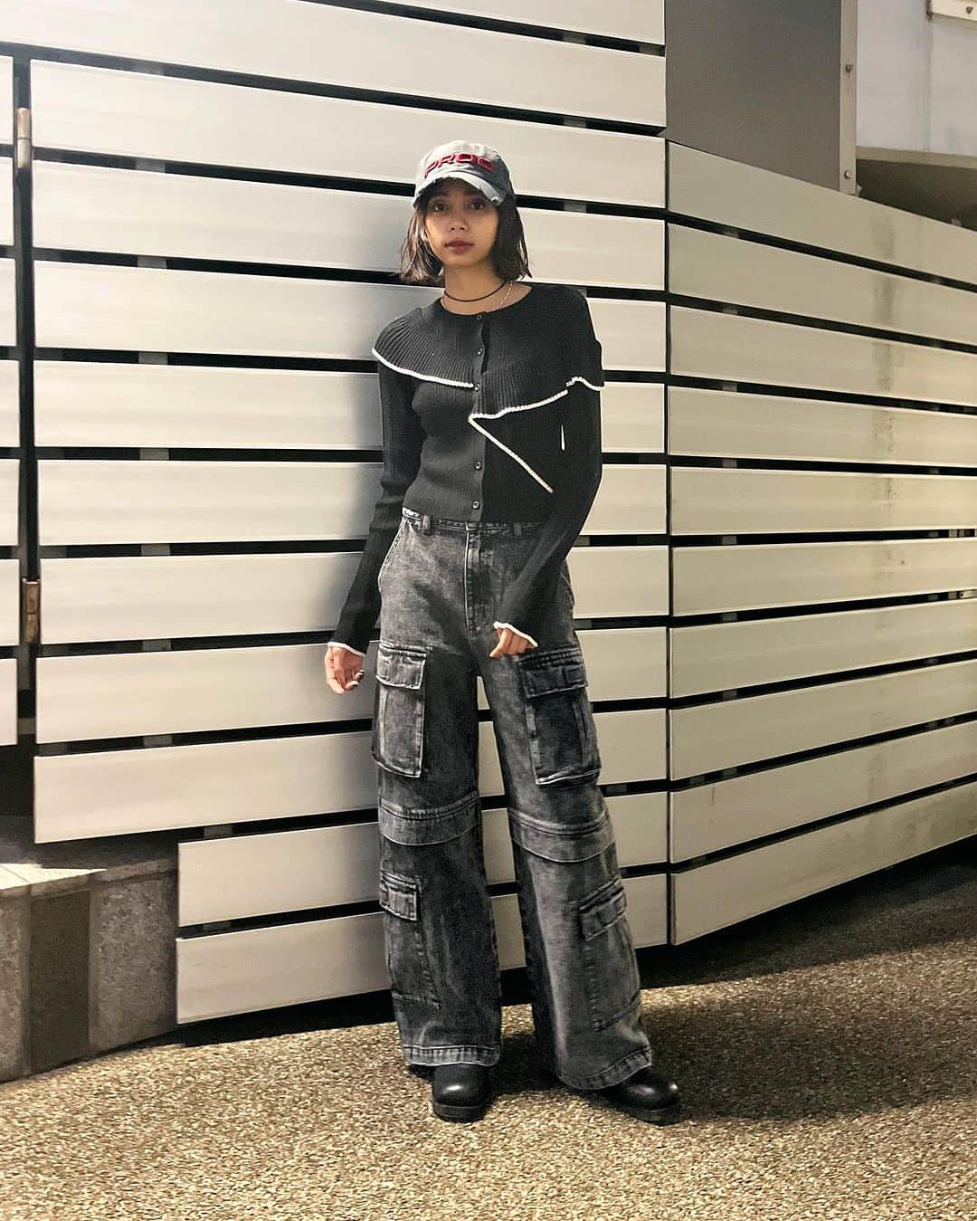 MOUSSY SNAPさんのインスタグラム写真 - (MOUSSY SNAPInstagram)「#MOUSSYSNAP @heiseru_an 164cm LUMINE TACHIKAWA STAFF / ルミネ立川店スタッフ  SHEL’TTER WEBSTOREにて24SS SPRING PRE ORDER開催中！ ・FRONT BUTTON FRILL KNIT TOP(010HS270-0550) ・LOWRISE CARGO STRAIGHT(010HS711-0600)  #MOUSSY」12月7日 21時44分 - moussysnap