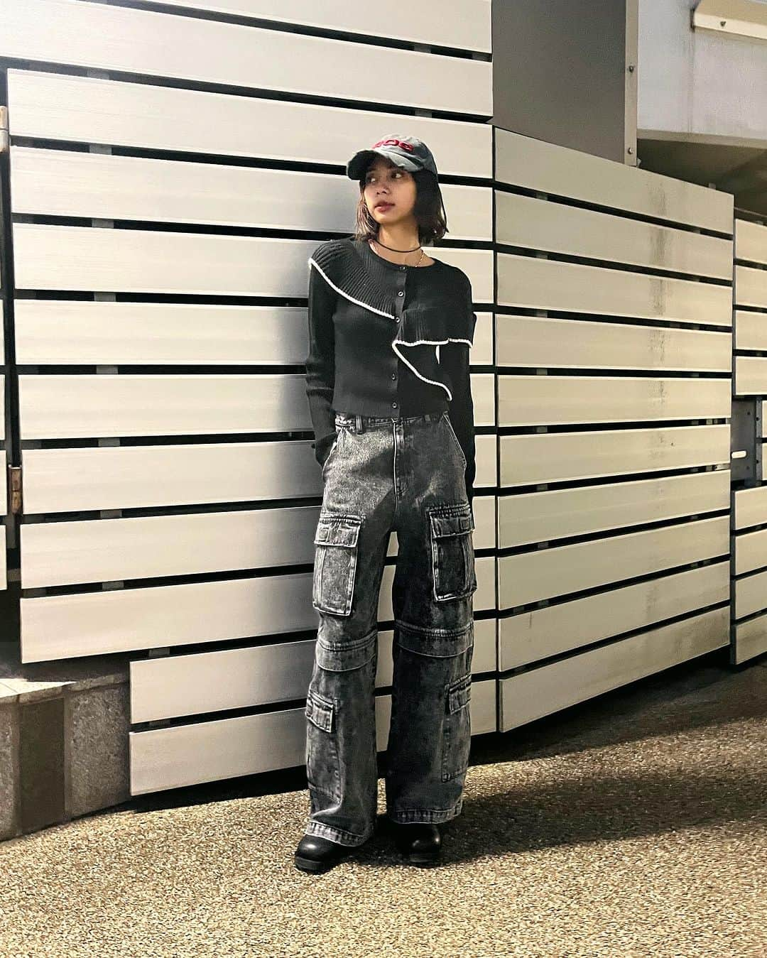 MOUSSY SNAPさんのインスタグラム写真 - (MOUSSY SNAPInstagram)「#MOUSSYSNAP @heiseru_an 164cm LUMINE TACHIKAWA STAFF / ルミネ立川店スタッフ  SHEL’TTER WEBSTOREにて24SS SPRING PRE ORDER開催中！ ・FRONT BUTTON FRILL KNIT TOP(010HS270-0550) ・LOWRISE CARGO STRAIGHT(010HS711-0600)  #MOUSSY」12月7日 21時44分 - moussysnap