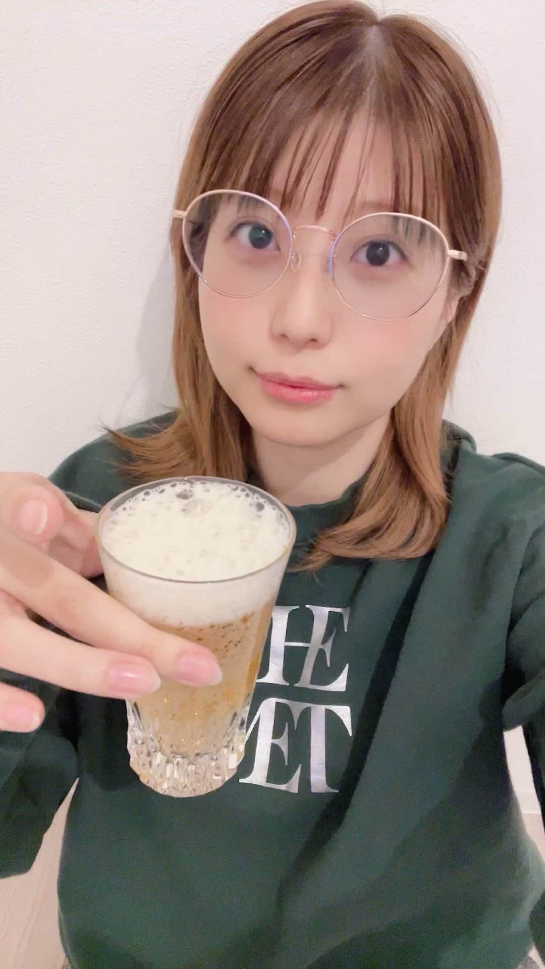 天野麻菜のインスタグラム：「ビール女子。3684」