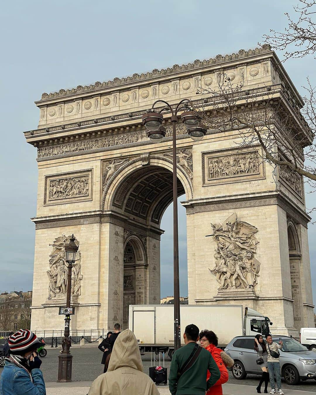 めいさんのインスタグラム写真 - (めいInstagram)「🇫🇷France 隨處都浪漫的巴黎讓人充滿幸福感 ・ ・ どこでも浪漫街道のパリ どこに歩いても幸せを感じる ・　 ・ ・ ・  —  #paris#法國#凱旋門#寫真#portrait#사진#フランス#パリ#커피#ポートレート#japanesegirl#写真集#japan#arcdetriomphe#巴黎#섹시#photo#写真部#フォロー#撮影#model#view#france#franceparis#follow#portraitsedition」12月7日 21時47分 - meitienlin1125