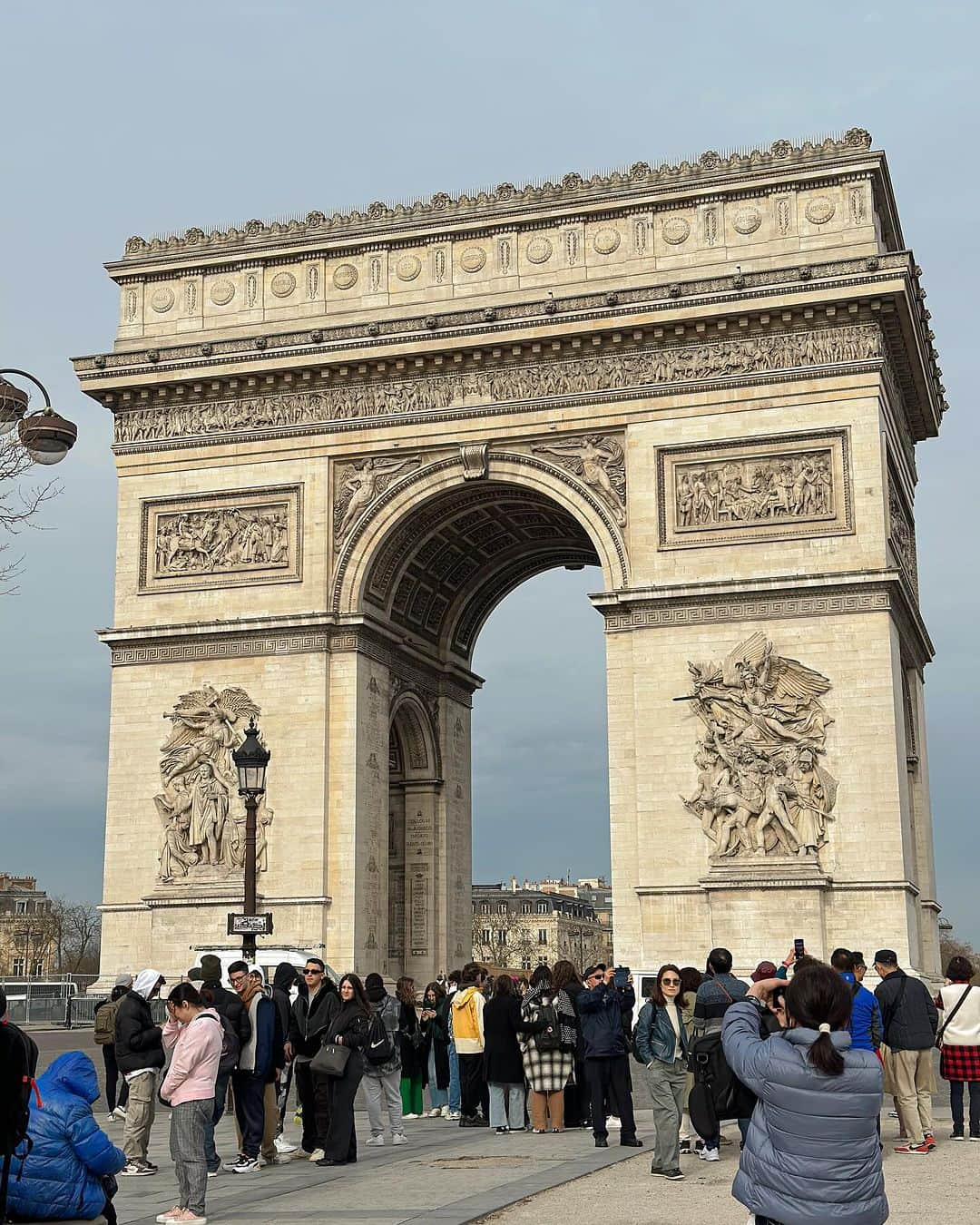 めいさんのインスタグラム写真 - (めいInstagram)「🇫🇷France 隨處都浪漫的巴黎讓人充滿幸福感 ・ ・ どこでも浪漫街道のパリ どこに歩いても幸せを感じる ・　 ・ ・ ・  —  #paris#法國#凱旋門#寫真#portrait#사진#フランス#パリ#커피#ポートレート#japanesegirl#写真集#japan#arcdetriomphe#巴黎#섹시#photo#写真部#フォロー#撮影#model#view#france#franceparis#follow#portraitsedition」12月7日 21時47分 - meitienlin1125