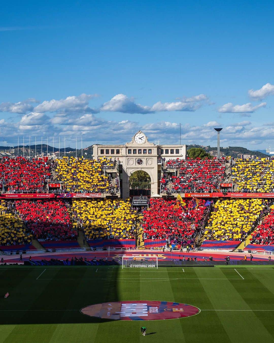 FCバルセロナさんのインスタグラム写真 - (FCバルセロナInstagram)「💛❤️ Aquest diumenge tenim derbi català a casa!   This Sunday we’re playing a Catalan derbi Este finde… #BarçaGirona」12月7日 22時00分 - fcbarcelona
