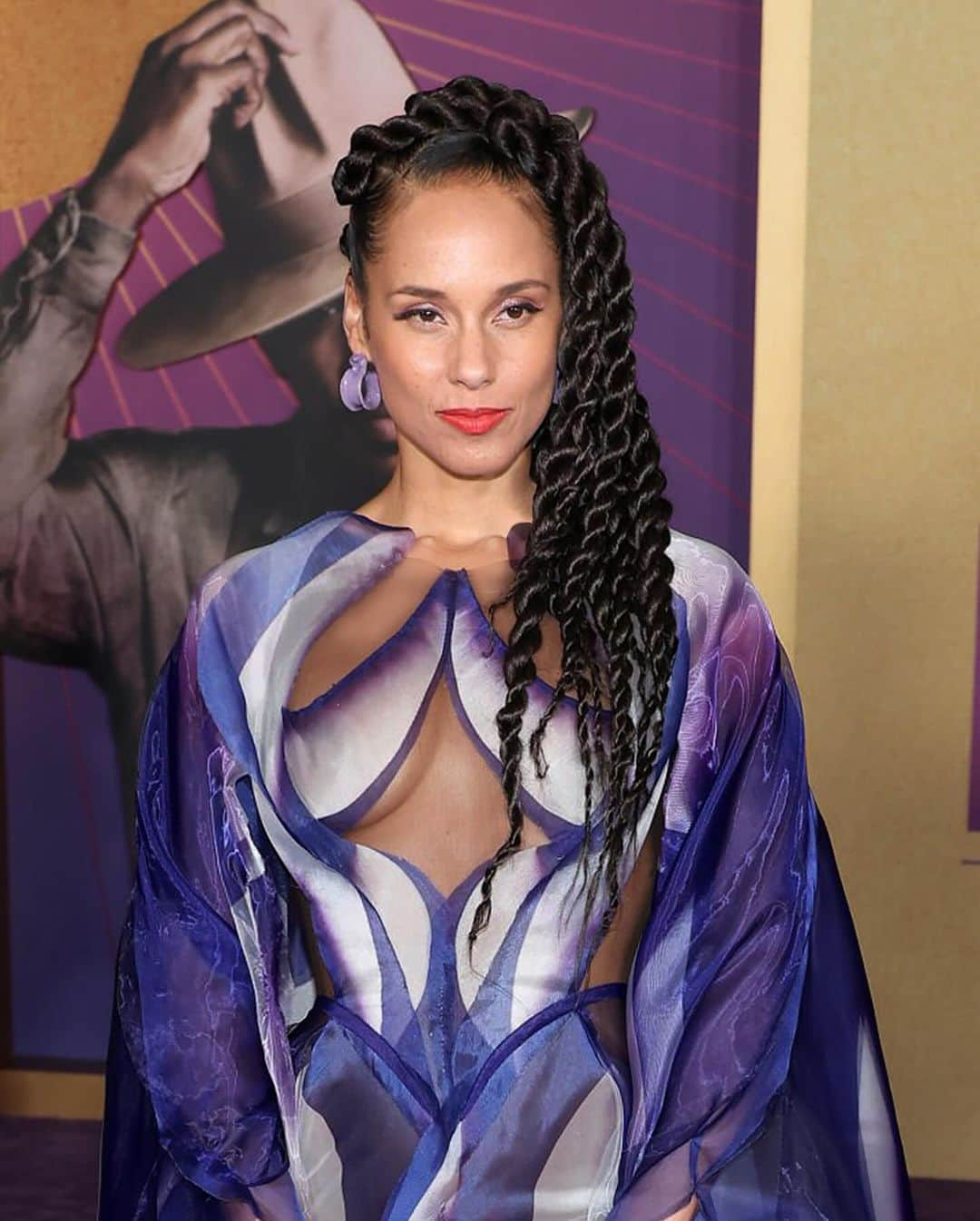 Iris Van Herpeさんのインスタグラム写真 - (Iris Van HerpeInstagram)「Gorgeous @AliciaKeys gracefully wearing the Jayou dress at the world premiere of ‘The Color Purple’ movie.  #irisvanherpen #hautecouture #aliciakeys」12月7日 22時00分 - irisvanherpen