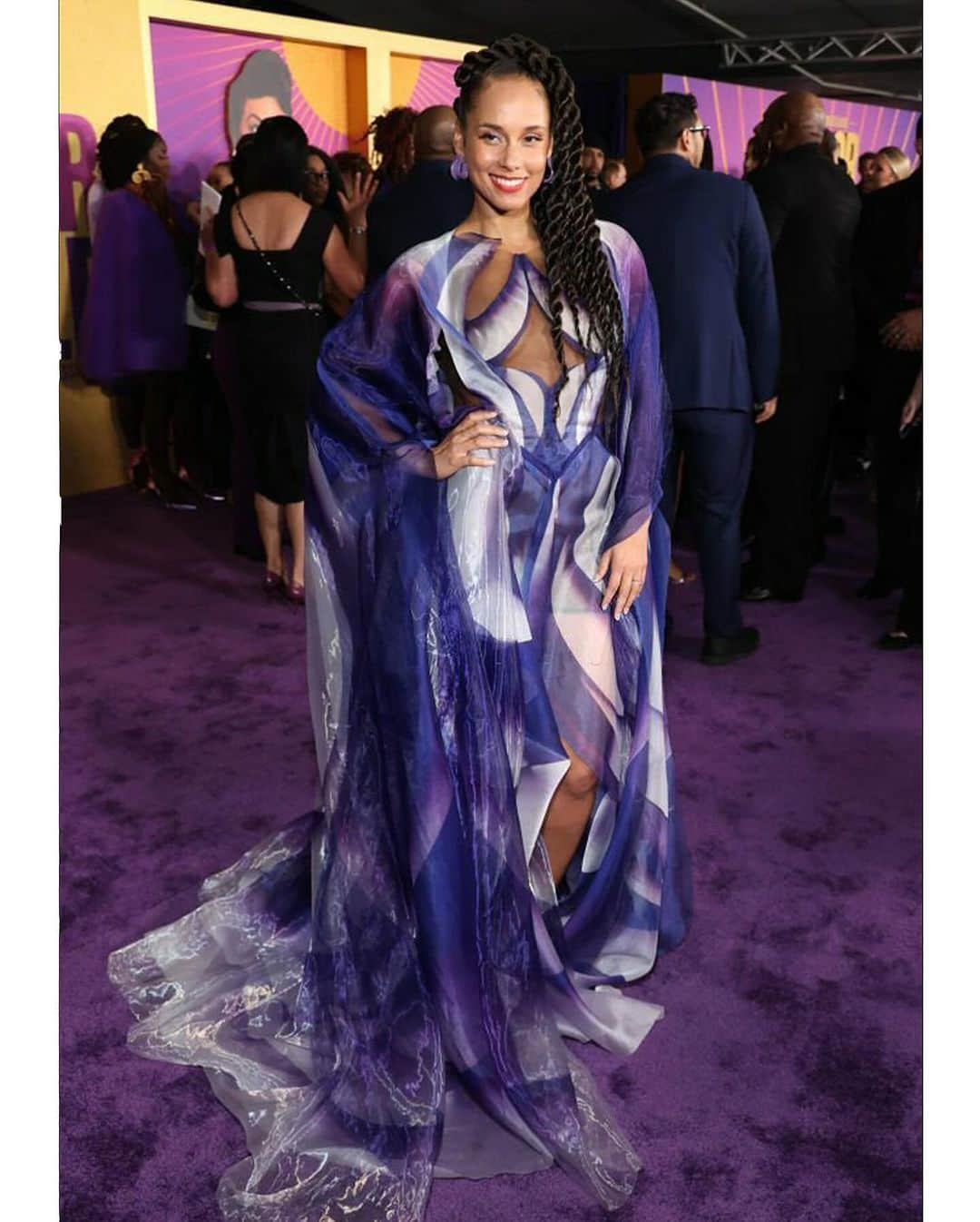 Iris Van Herpeさんのインスタグラム写真 - (Iris Van HerpeInstagram)「Gorgeous @AliciaKeys gracefully wearing the Jayou dress at the world premiere of ‘The Color Purple’ movie.  #irisvanherpen #hautecouture #aliciakeys」12月7日 22時00分 - irisvanherpen