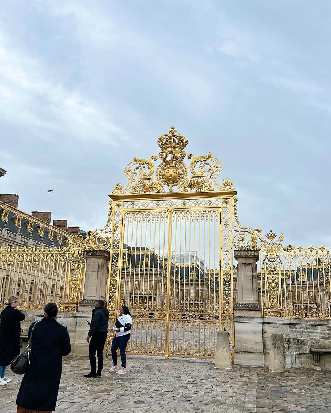 柳田菜月さんのインスタグラム写真 - (柳田菜月Instagram)「凱旋門〜ヴェルサイユ宮殿🇫🇷 . ガッツリと観光の日に、 行きたい場所を全て回ってみました！ 天気はあいにくだったけど、大満足✨ 写真がたくさんあるので、思い出として 残しておきます☺️ . #パリ #旅行 #ヴェルサイユ宮殿  #凱旋門 #エミリーパリへ行く  #paris #travel」12月8日 18時00分 - natsuki.3190