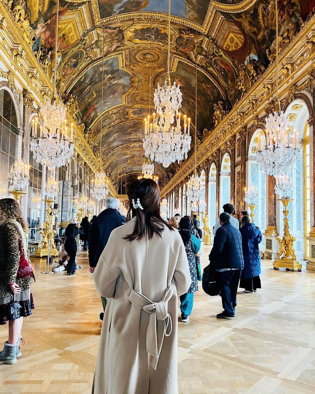 柳田菜月さんのインスタグラム写真 - (柳田菜月Instagram)「凱旋門〜ヴェルサイユ宮殿🇫🇷 . ガッツリと観光の日に、 行きたい場所を全て回ってみました！ 天気はあいにくだったけど、大満足✨ 写真がたくさんあるので、思い出として 残しておきます☺️ . #パリ #旅行 #ヴェルサイユ宮殿  #凱旋門 #エミリーパリへ行く  #paris #travel」12月8日 18時00分 - natsuki.3190