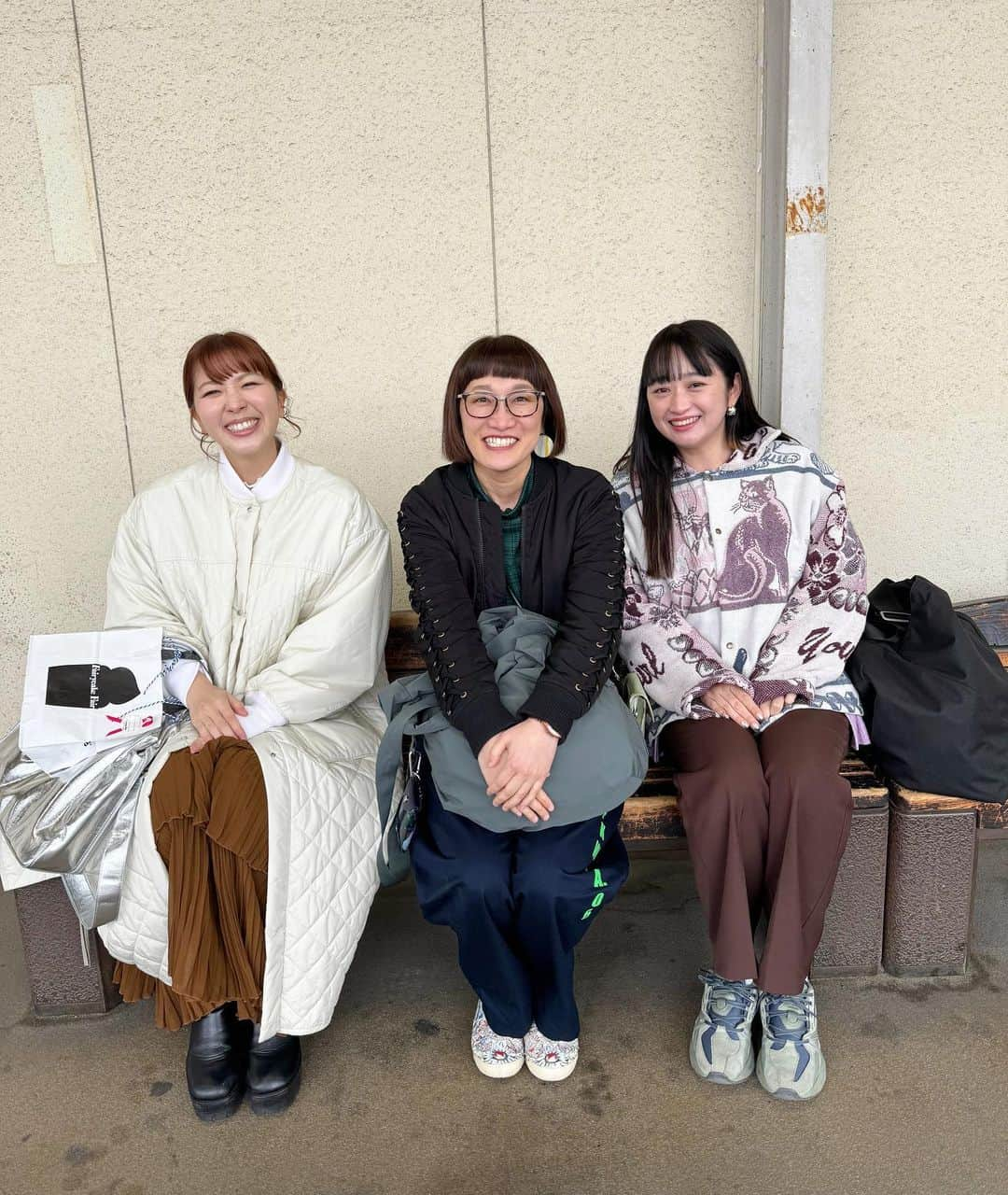 小川暖奈さんのインスタグラム写真 - (小川暖奈Instagram)「レコメンドデスカのロケで 今回は愛知県に行って美味しいご飯をお腹いっぱい食べて、良いお年を〜って言ってトータル2時間程で解散しました！ ロケというか、ほぼランチでした！  帰りの新幹線のホームで📸 #メーテレ #ドデスカドようびデス #レコメンドデスカ」12月7日 22時06分 - ogawah