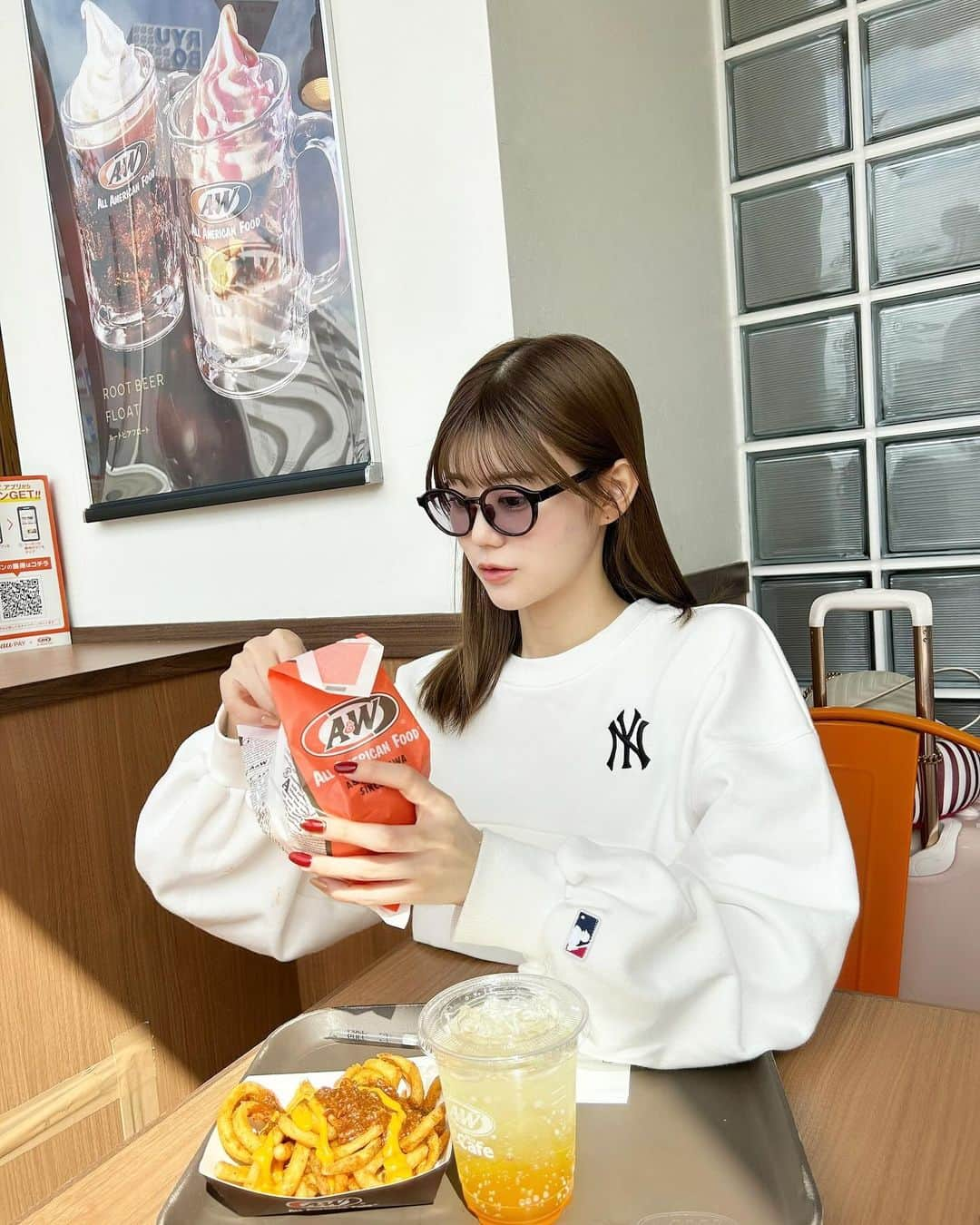 久木田菜々夏のインスタグラム：「沖縄来たら絶対食べるA&W🍔♡  だいすきなのっ!!!  #沖縄 #A&W」