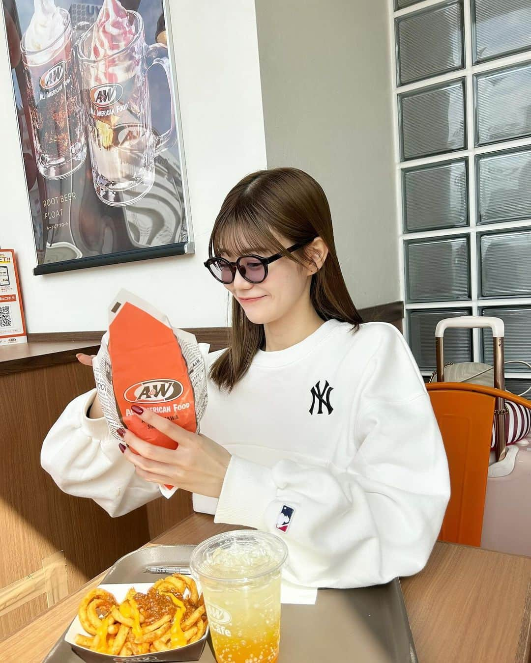 久木田菜々夏さんのインスタグラム写真 - (久木田菜々夏Instagram)「沖縄来たら絶対食べるA&W🍔♡  だいすきなのっ!!!  #沖縄 #A&W」12月7日 22時16分 - nanaka_kukita